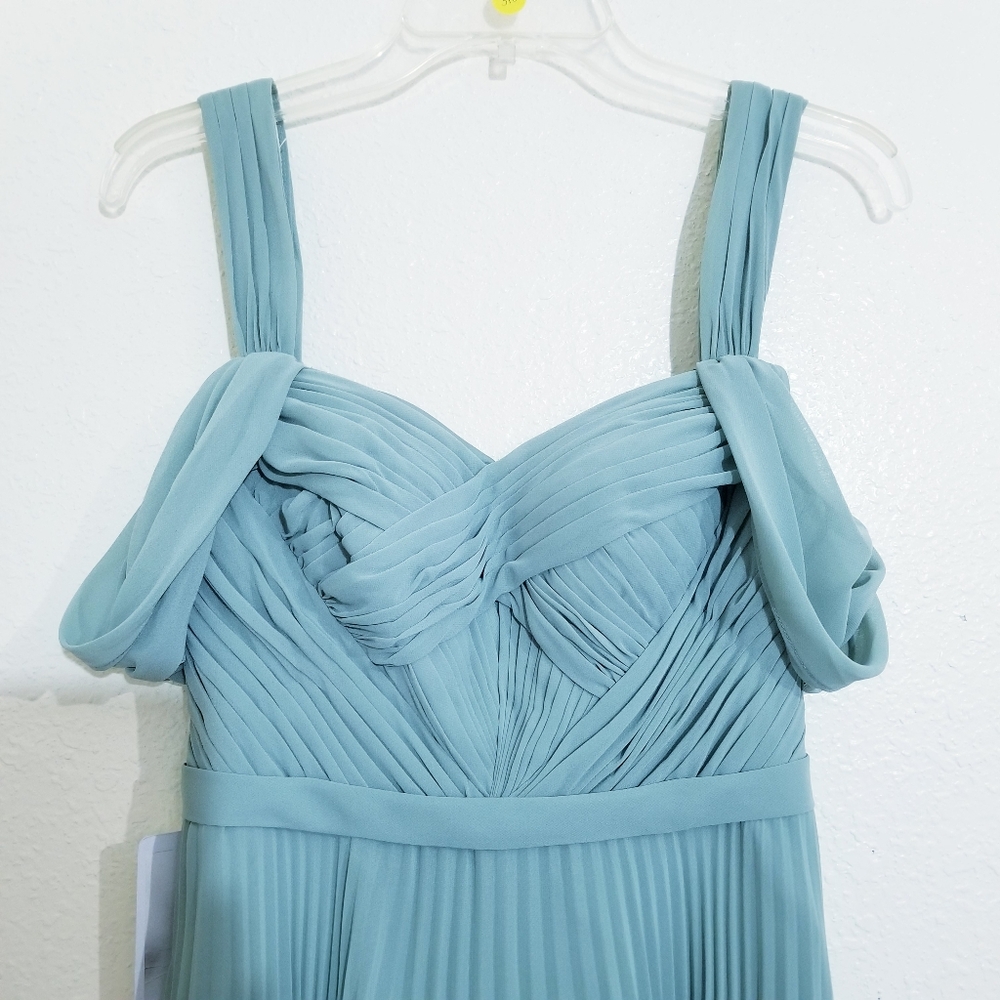 Elegant Gown With Pockets - Picture 12 of 16